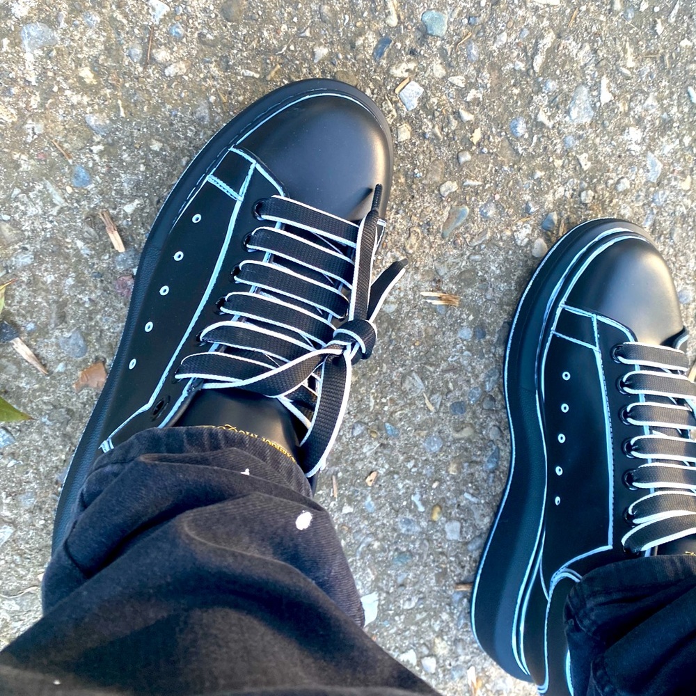 These are Alexander McQueens the are used I’m giving them up for $500 paid 7